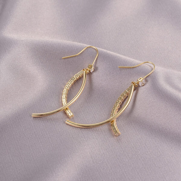 Niche Vintage Earrings - Image 5