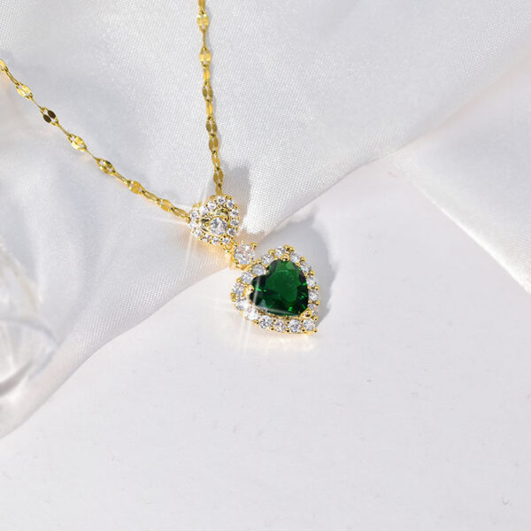 Elegant Necklace Beccarite Inlaid Titanium Steel Clavicle Chain - Image 3