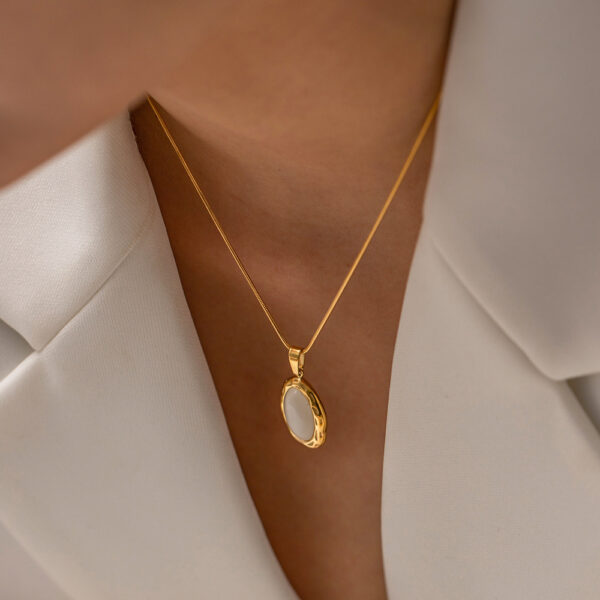 Luxury 18K Gold Plated Stainless Steel Oval Shape White Cat Eye Opal Stone Pendant Necklace