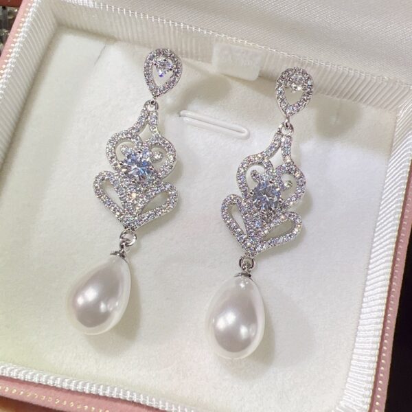 Simulation Natural Freshwater Pearl Shell Pearl Full-jeweled Stud Earrings - Image 2