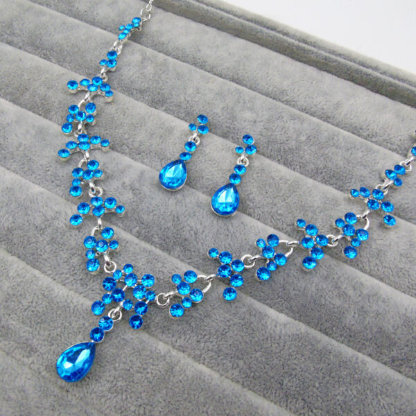Fashion Shiny Flower Earrings Necklace Set - Image 4