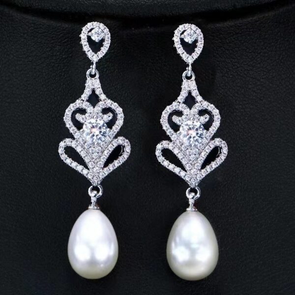 Simulation Natural Freshwater Pearl Shell Pearl Full-jeweled Stud Earrings - Image 4