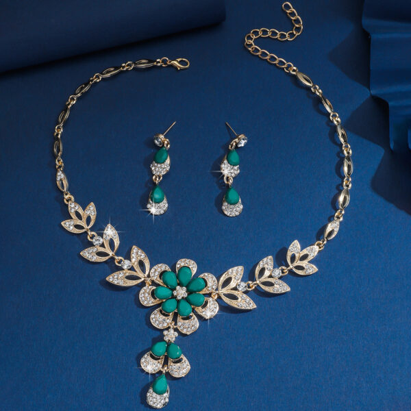 Luxury Fashion Water Drop Flower Necklace - Image 7