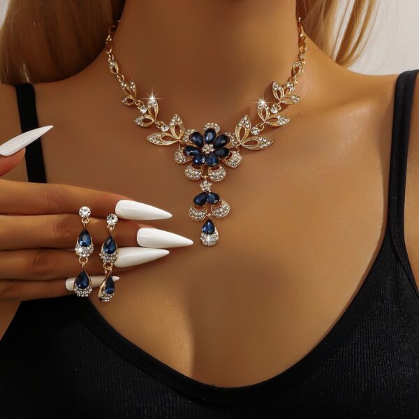 Luxury Fashion Water Drop Flower Necklace - Image 8