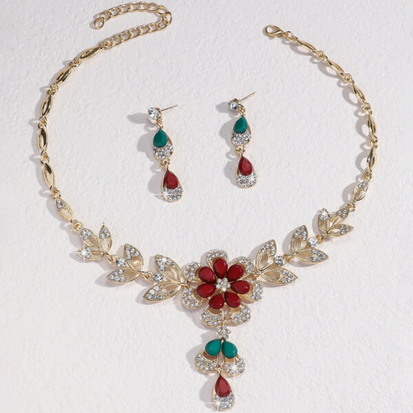 Luxury Fashion Water Drop Flower Necklace - Image 4