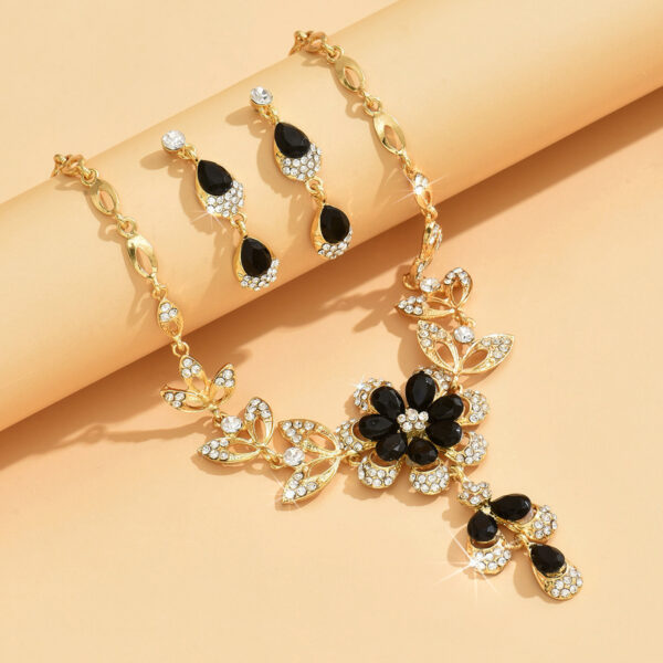 Luxury Fashion Water Drop Flower Necklace - Image 3