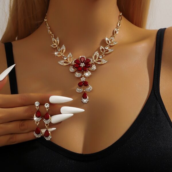 Luxury Fashion Water Drop Flower Necklace - Image 5