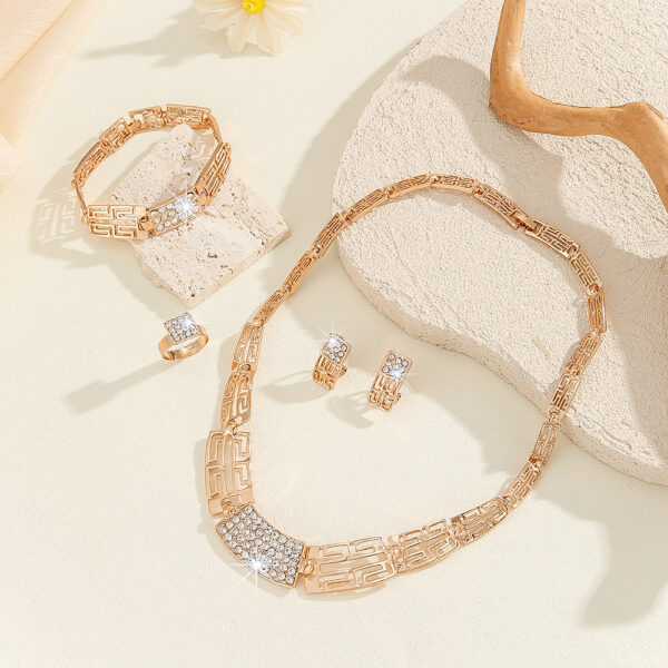 Luxury Earrings Necklace ornament Fashion Jewelry Set - Image 5