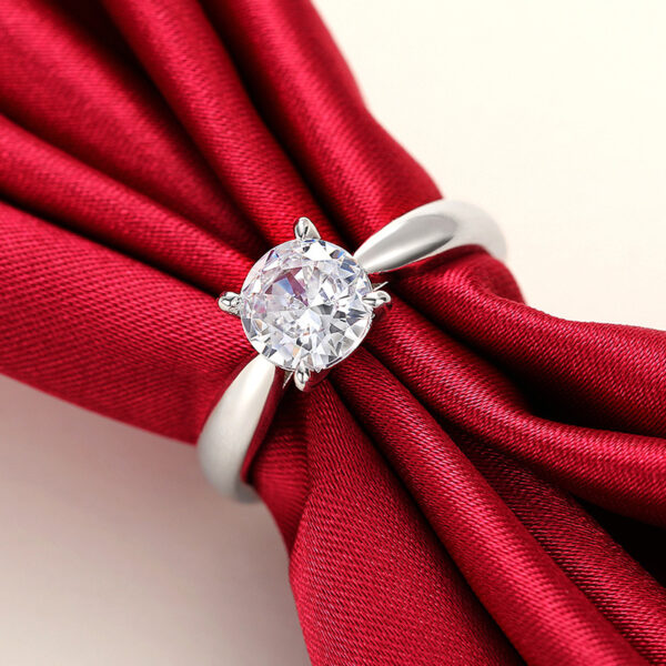 Women's Simple And Versatile Four Claw Ring - Image 3