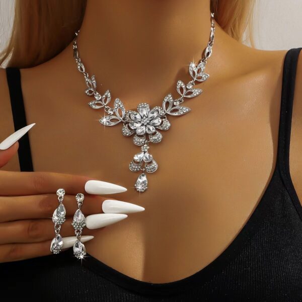 Luxury Fashion Water Drop Flower Necklace - Image 6