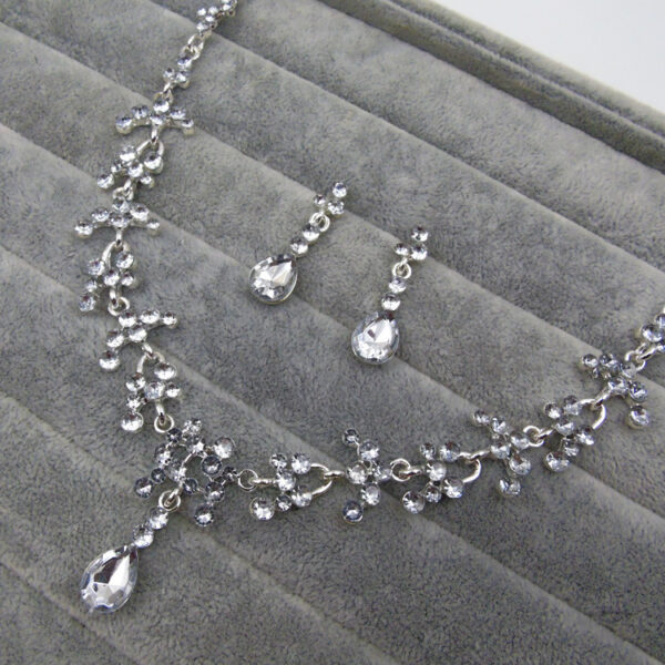 Fashion Shiny Flower Earrings Necklace Set - Image 6