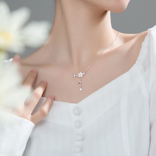 S925 Silver Korean Luxury Temperament Shell Flower Necklace Female Love Flower Tassel Diamond Clavicle Chain - Image 4