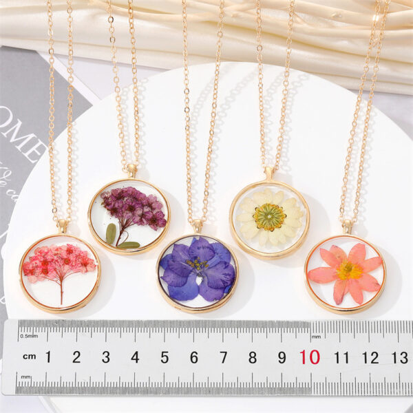 Creative Round Resin Dried Flower Necklace - Image 8
